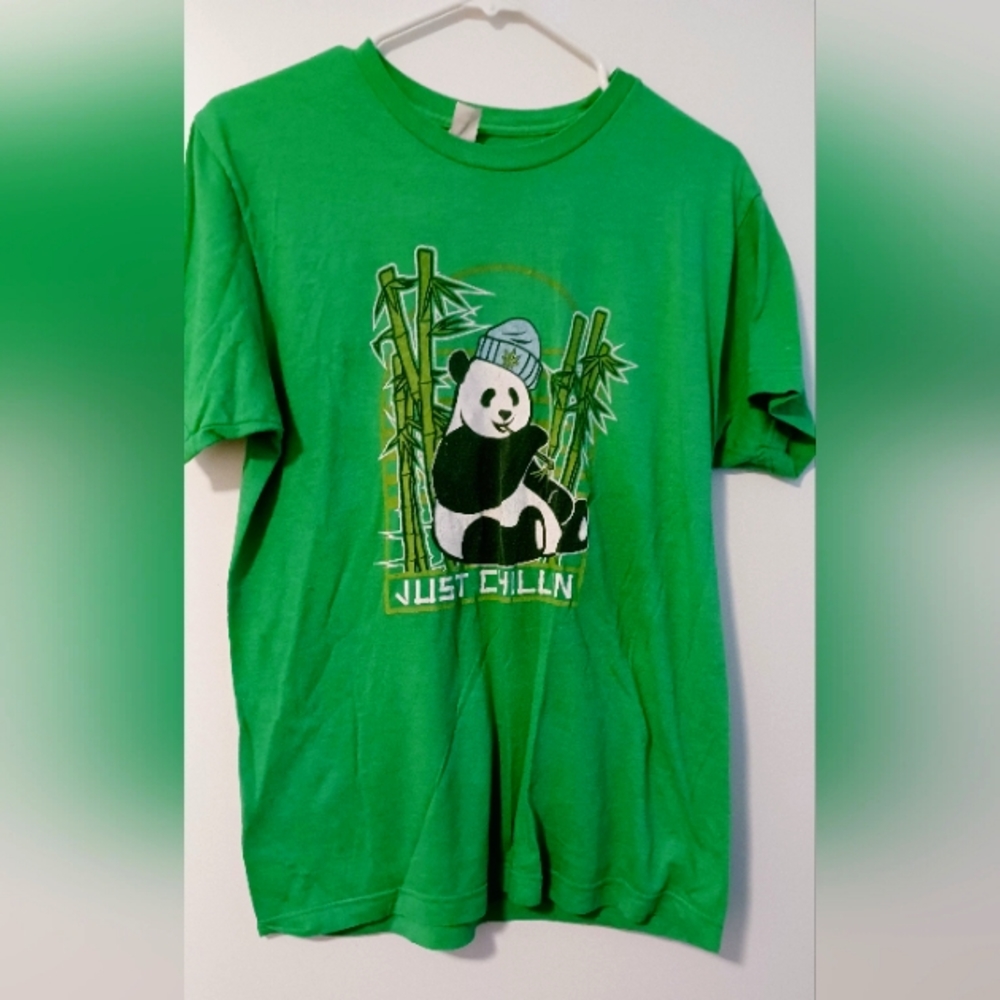 420 CANNABOX "JUST CHILLIN'" Tshirt. Size M.
